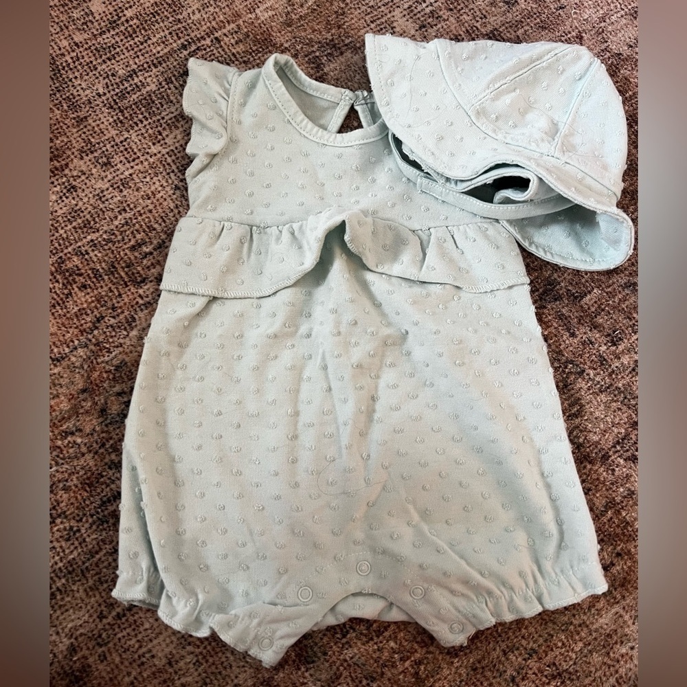 4/$20 Kyle & Deena Adorable Mint Green Baby Romper with Hat 0-3 Month
